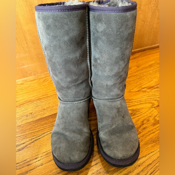 Gray Ugg Australia size Women’s 6 - Picture 1 of 8